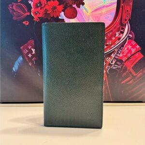 Louis Vuitton Taiga Porte Valeurs Cartes Bifold Wallet